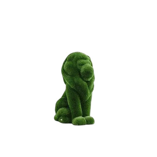Valiant – small seated lion sculpture in artificial grass from the Heritage Collection