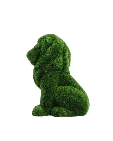 Valiant – small seated lion sculpture in artificial grass from the Heritage Collection
