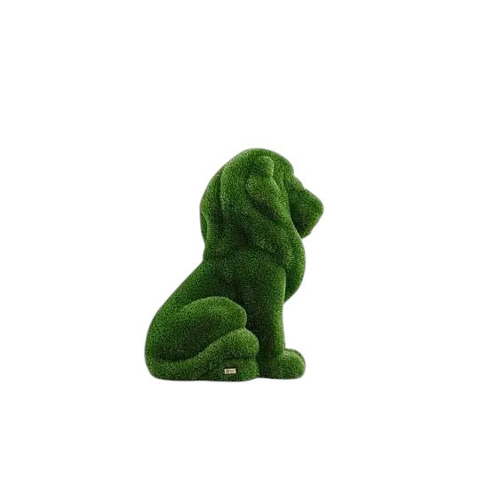 Valiant – small seated lion sculpture in artificial grass from the Heritage Collection